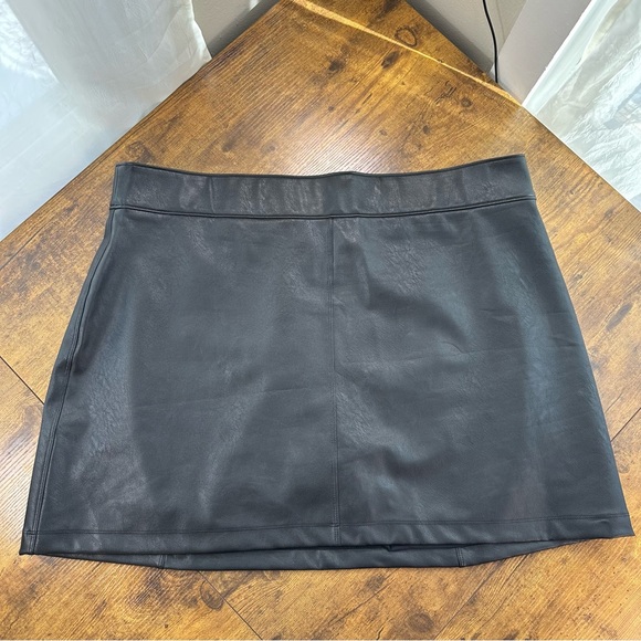 SPANX Black Faux Leather Mini Skirt, 2X - Picture 6 of 14